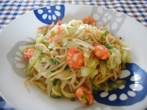 海老とセロリともやしの塩焼きそば